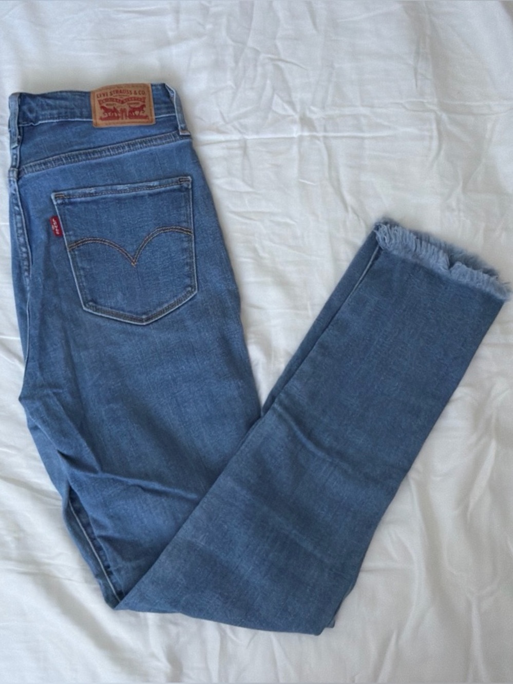 Levi's 721 Women's Medium Blue Raw Hem Ankle Jeans